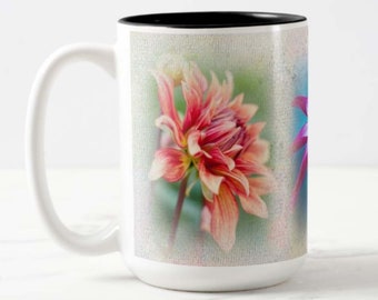 Belle 15 oz. mug avec trois beaux dahlias. Boutique appartenant à des Noirs.