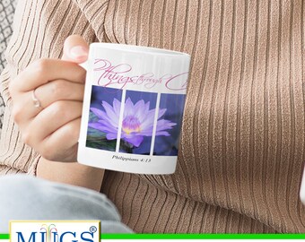 Message inspirant, écriture biblique, toutes choses en Christ, Philippiens 4:13 ; cadeau inspirant, tasse florale, amateur de lilly,