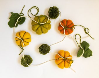 WOOL PUMPKIN GARLAND, Pumpkins and pom poms, Handmade item, Room decor, Felted pumpkins