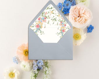 Sobres forrados para invitaciones de boda con flores silvestres en acuarela, forro floral para sobres de boda, sobre floral romántico, boda floral de verano