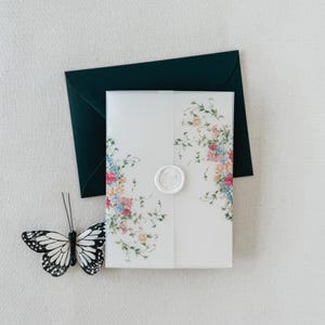 Wildblumen Pergament-Jacke Hochzeitseinladung Frühling Floral Hochzeit einladen Verpackung Helle Blumen- Rosa-Blau Vorgefaltetes Pergament-Verpackungs-elegante Blumen