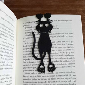 Bookmark 'the hanging cat' the Purr-fect companion for your reading adventures!