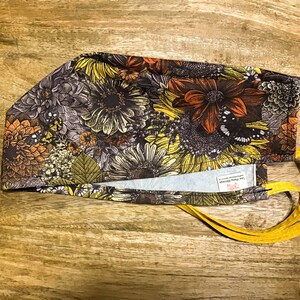 Berretto scrub fiori autunnali