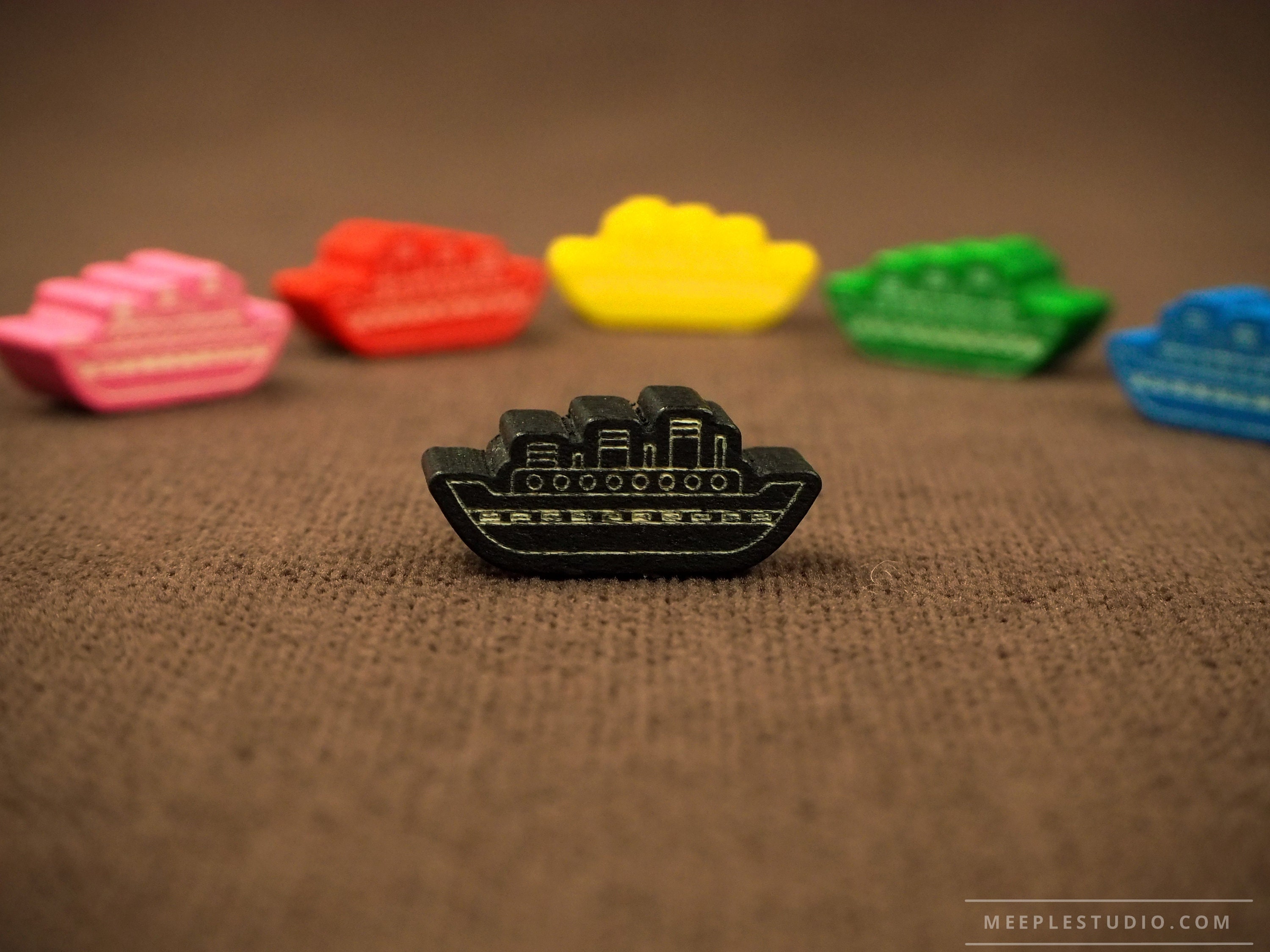 Ticket to ride rails and sails 50 pcs x wooden ship collector s set