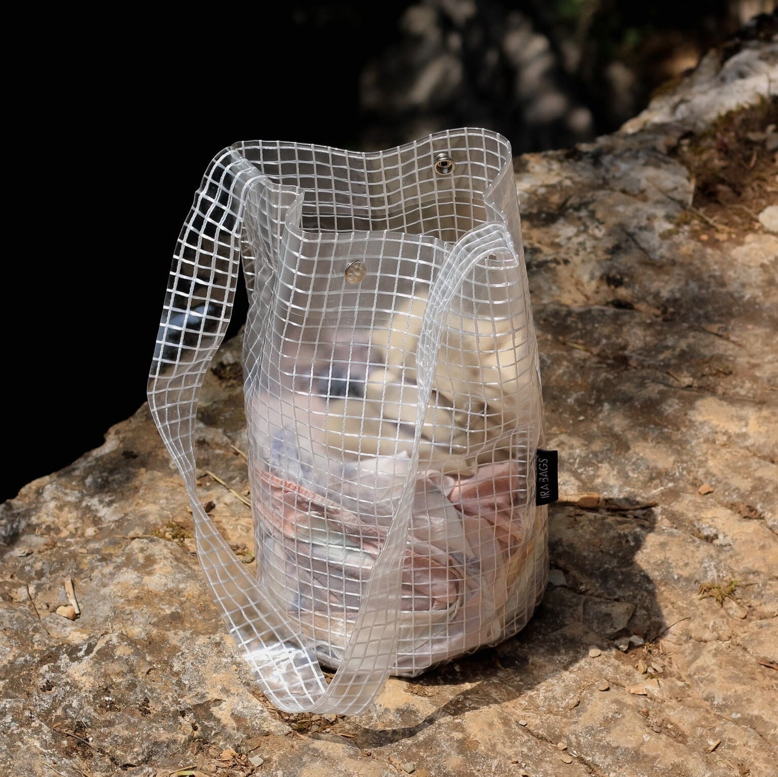 Transparent Vinyl Bucket Bag: Modern See-Through Crossbody