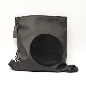 Minimalistischer schwarzer Veganer Rucksack, Minimalistischer Stadtrucksack, stilvoller schwarzer Rucksack, einzigartige schwarze Tasche, Vegane Samttasche