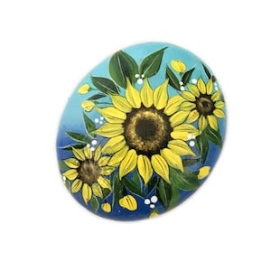 Sunflower painted rock, Painted rocks flowers, Hand painted stones