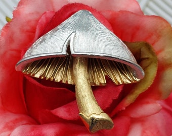 Adorable Vintage NAPIER Mushroom Brooch Textured Silver & Gold Tone Pin Signed
