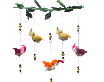 Móvil de pájaros de fieltro hecho a mano: decoración minimalista para habitación infantil o regalo para baby shower.