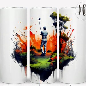 Puede incluir: Un golfista con una camisa blanca y pantalones negros balancea un palo de golf en un campo de golf verde. El fondo es un diseño abstracto colorido con salpicaduras de pintura naranja, amarilla y verde.