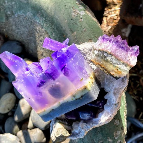 Amethyst | Lavendel (mit echtem Kristall im Inneren)