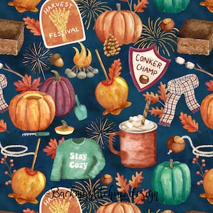 Può includere: Illustrazione ad acquerello a tema raccolta autunnale. Zucca, mele caramellate, una tazza di cioccolata calda e foglie autunnali sono sparse su uno sfondo blu scuro. I testi "Harvest Festival" e "Stay Cozy" sono visibili.