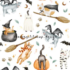 Puede incluir: Un patrón temático de Halloween con gatos disfrazados. Los gatos están vestidos de murciélagos, brujas, fantasmas y momias, con murciélagos, lunas y estrellas sobre un fondo blanco. El diseño incluye una escoba y un caldero.