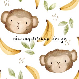 Può includere: Uno schema senza cuciture con illustrazioni ad acquerello di scimmie e banane. Le scimmie hanno la pelliccia marrone e sono raffigurate con gli occhi chiusi. Le banane sono gialle e hanno un gambo marrone. Lo sfondo è bianco con accenti marroni e verdi.