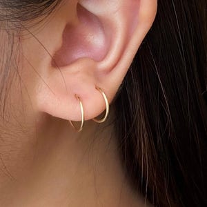Créoles sans fin en or massif 14 carats – 12 mm | Fabriqué aux États-Unis | Créoles fines et légères | Vendus par paire | Créoles en or véritable pour un usage quotidien