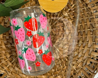 Tasse florale fraise en verre avec couvercle en bambou et paille