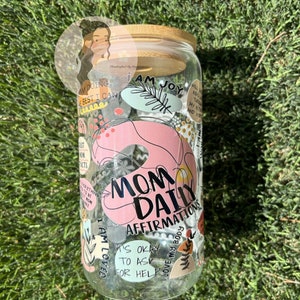 Mom Affirmations Glasbecher / Mom Becher / Glasbecher mit Deckel / Eiskaffeeglas / Glastasse mit Deckel und Strohhalm / Geschenke für Mama / Mama Geschenke