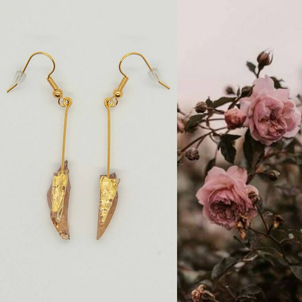 Boucles d'oreilles longues fines verre vieux rose feuilles d'or,  boucles tiges, laiton doré or fin