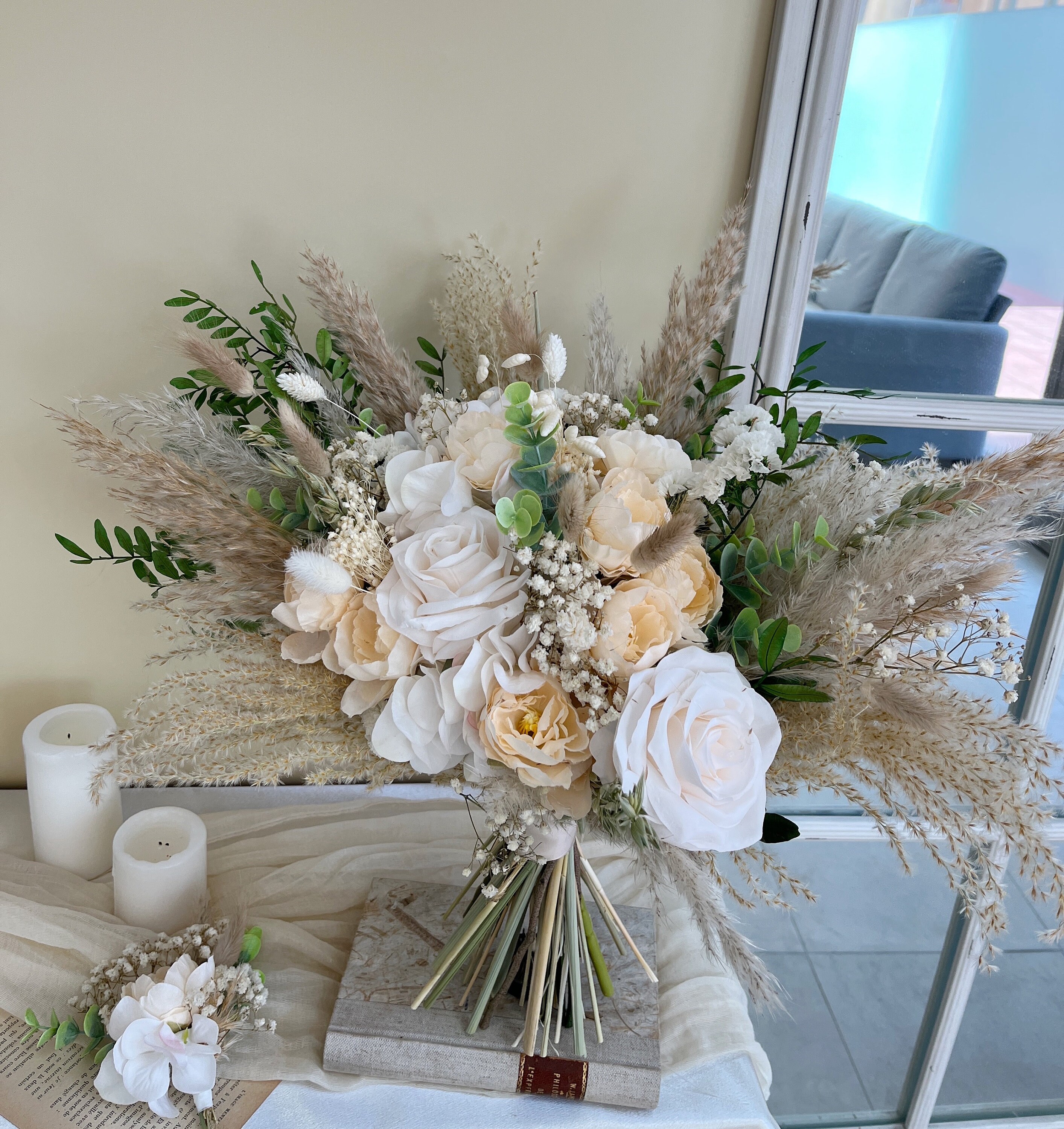Sousi Hochzeitsstrauß – Künstliche Rosen In Weiß-Champagner, Für Braut & Brautjungfern | Handgemacht, Ca. 27 Cm Hoch, Mit Eukalyptus & Schleierkraut