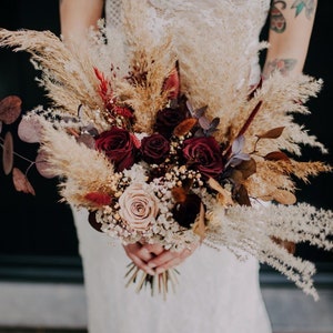 Burgunder Brautstrauß Burgund Hochzeitsthema Gebrannte Orange Marsala Rustikaler Blumenstrauß Trockenblumenstrauß für Brautjungfern Boho Bouquets Boho