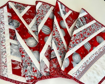 Camino de mesa acolchado navideño: rayas navideñas en tela metálica Robert Kaufman roja, blanca y plateada