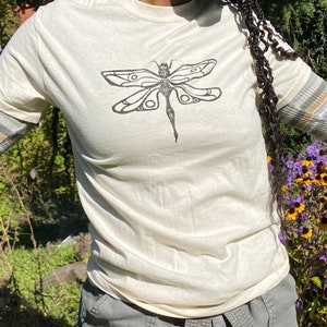 dragonfly print cotton T-shirt natural beige/black/pink