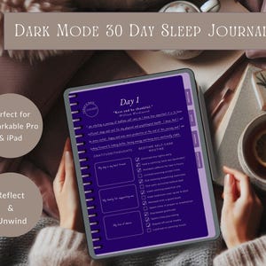 Pu&ograve; includere: Un diario digitale viola con il testo "DARK MODE 30 DAY SLEEP JOURNAL" in alto. Il diario ha una lista di controllo per "BEDTIME SELF-CARE ROUTINE" e una sezione per "GRATITUDE THOUGHTS".