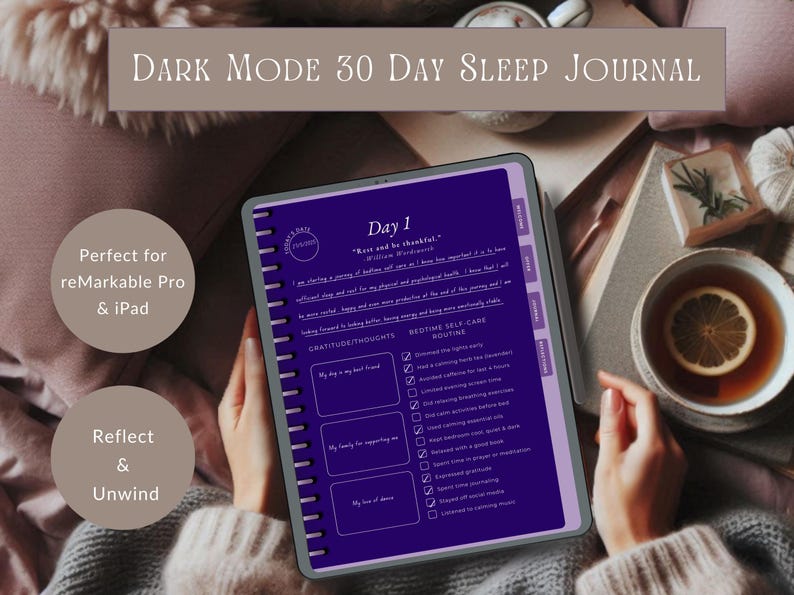 Pu&ograve; includere: Un diario digitale viola con il testo "DARK MODE 30 DAY SLEEP JOURNAL" in alto. Il diario ha una lista di controllo per "BEDTIME SELF-CARE ROUTINE" e una sezione per "GRATITUDE THOUGHTS".