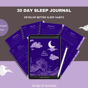 Pu&ograve; includere: Un diario del sonno di 30 giorni di colore viola e bianco con un design a onde e il testo "my Sleep Journal". Il diario &egrave; aperto a una pagina con il testo "Day 1" e una sezione per le riflessioni. Il diario &egrave; su uno sfondo viola con un design a nuvola bianca.