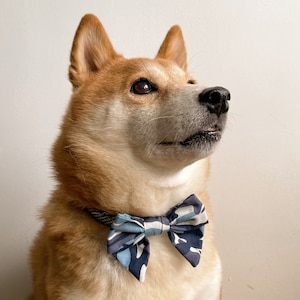 Pajarita de marinero con estampado de camuflaje azul para collar de mascota. Pajarita para collar de gato. Pajarita para collar de perro. 100 % algodón.