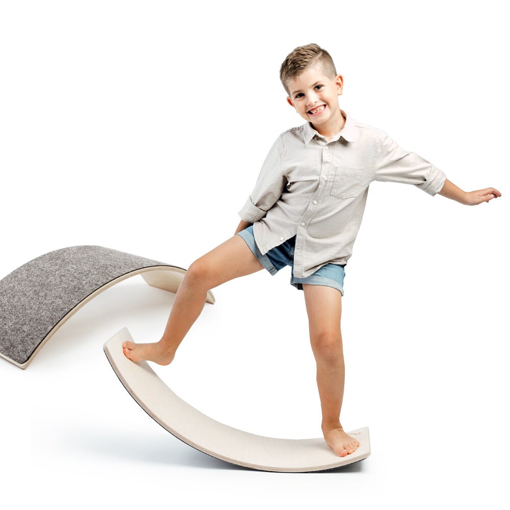 Le développement en s'amusant Dimension 80 * 30 cm Myllna Planche Équilibre Enfant Planche Montessori XL en Bois Naturel avec Feutre Gris 