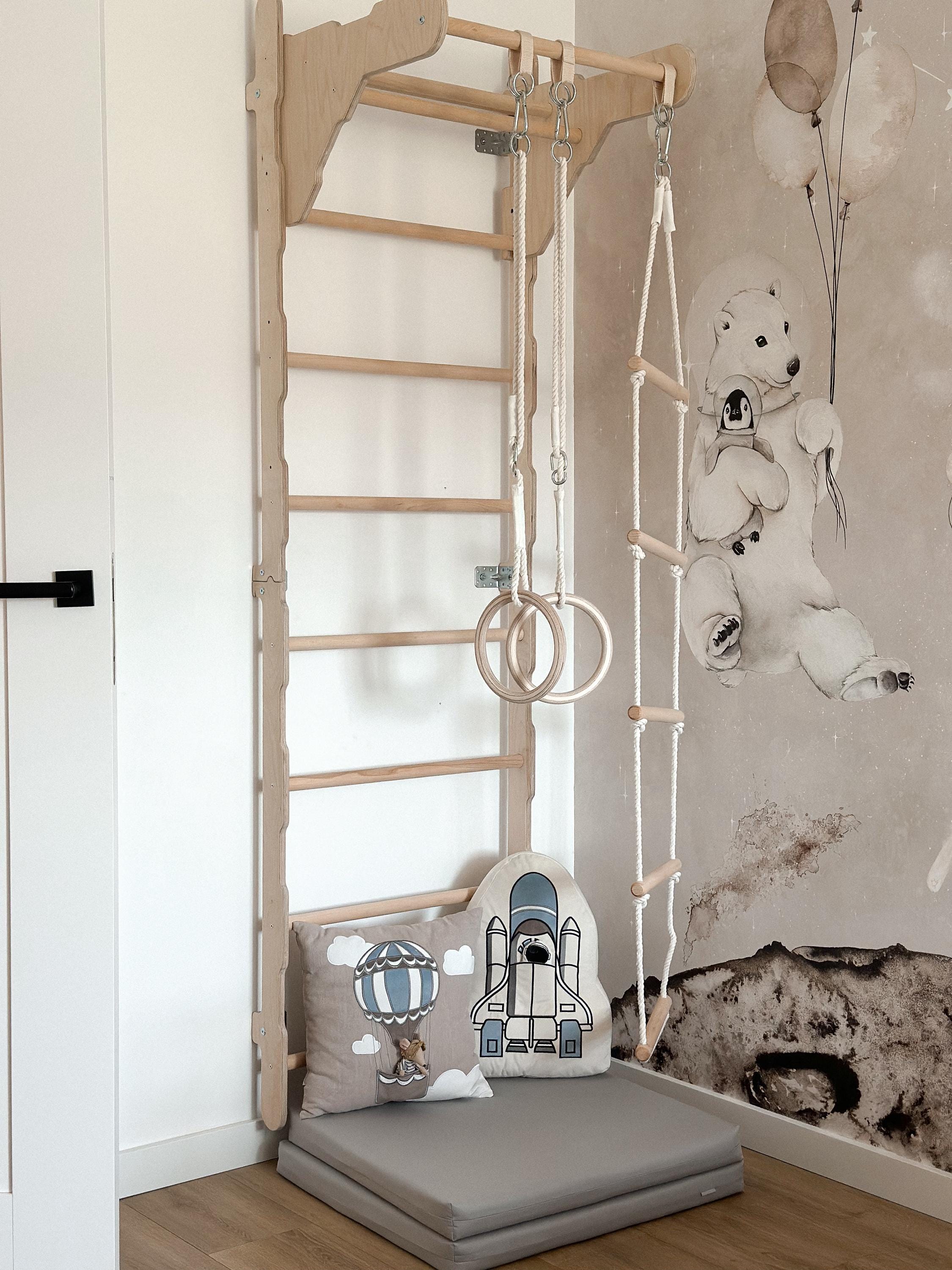 Escalera De Pared Infantil Con Anillas De Gimnasia – Madera Ecológica Yarnwood, Soporta 40 Kg