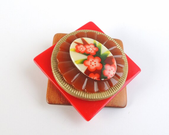 VTG Bakelite Assemblage Brooch - image 3