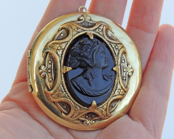 Victorian Style Cameo Locket - image 1