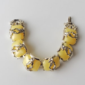 1950s Chunky Lucite Bracelet