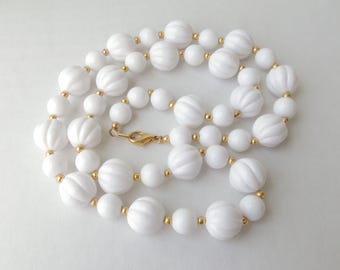 Collar de cuentas con forma de melón
