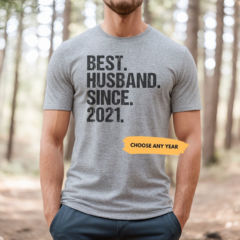 Anniversary Shirt for Men: Funny 'Best Husband Since' - Custom Year Gift afbeelding 3