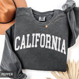 Sweat-shirt California Comfort Colors®, cadeau État de Californie pour lui, sweat à capuche de style rétro vintage, voyage de vacances en famille en Californie image 3