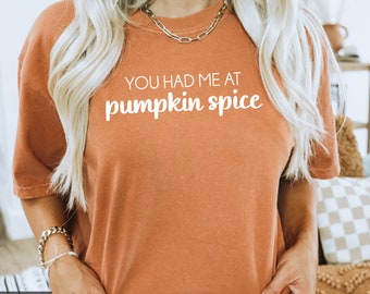 Camiseta divertida de otoño Comfort Colors®, me conquistó con su aroma a calabaza especiada, regalo para amantes del PSL, linda estética otoñal para paseo en carreta, Halloween o Acción de Gracias.