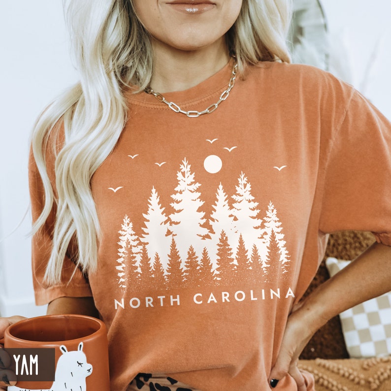 Comfort Colors® North Carolina Shirt, State of North Carolina Shirt, North Carolina gift for him or gift her, Pine Nature Outdoors NC Trip 画像 7