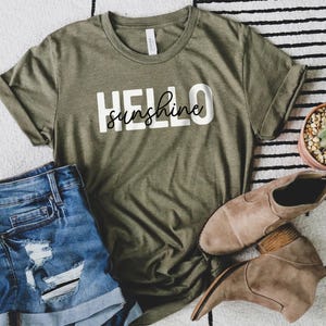Hello Sunshine, Spring Shirt, Summer Shirt, Cute Shirt for Her & Him, Unisex Fit, Sunshine Shirt, Happy Shirt, Vacation Apparel immagine 3