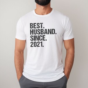 Anniversary Shirt for Men: Funny 'Best Husband Since' - Custom Year Gift afbeelding 4