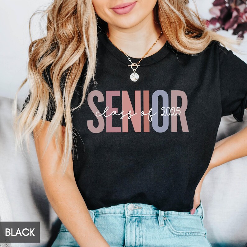 Camiseta para graduados, Camiseta de la promoción de 2025, Camiseta para estudiantes de último año de universidad, Camiseta para estudiantes de último año de secundaria, Camiseta para graduados de 2025, Camiseta para la promoción de 2026, Regalo para ella, para él, Regalo de graduación imagen 7