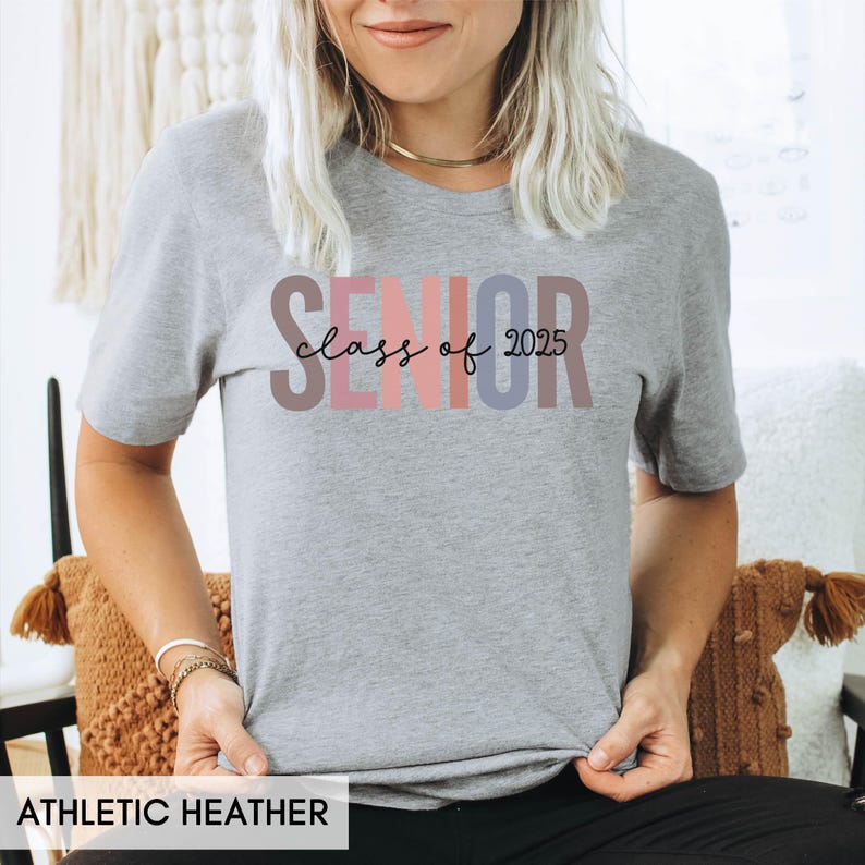 Camiseta para graduados, Camiseta de la promoción de 2025, Camiseta para estudiantes de último año de universidad, Camiseta para estudiantes de último año de secundaria, Camiseta para graduados de 2025, Camiseta para la promoción de 2026, Regalo para ella, para él, Regalo de graduación imagen 6