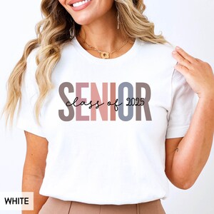 Camiseta para graduados, Camiseta de la promoción de 2025, Camiseta para estudiantes de último año de universidad, Camiseta para estudiantes de último año de secundaria, Camiseta para graduados de 2025, Camiseta para la promoción de 2026, Regalo para ella, para él, Regalo de graduación imagen 1
