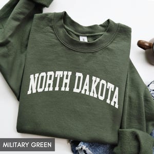 North Dakota Sweatshirt, ND Crewneck, State of North Dakota Gift for him \ her, Vintage Retro N Dakota Hoodie, Family Vacation Travel Outfit