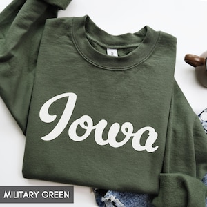 Iowa Sweatshirt, Iowa Crewneck, State of Iowa Gift for him, Iowa gift for her, Vintage Retro Iowa Hoodie, Iowa Sweater