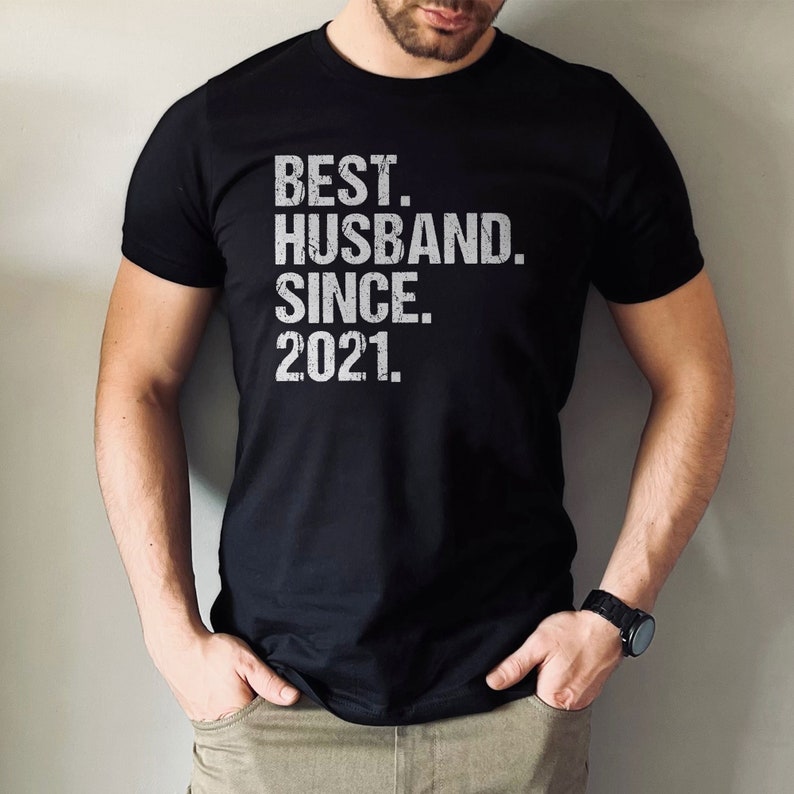 Anniversary Shirt for Men: Funny 'Best Husband Since' - Custom Year Gift afbeelding 2