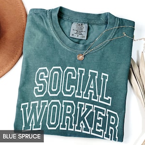 Camiseta Comfort Colors® para trabajadores sociales, camiseta para trabajadores sociales escolares, regalo para mostrar aprecio a los trabajadores sociales, camiseta universitaria vintage LSW LCSW para él o ella imagen 1