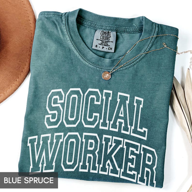 Camiseta Comfort Colors® para trabajadores sociales, camiseta para trabajadores sociales escolares, regalo para mostrar aprecio a los trabajadores sociales, camiseta universitaria vintage LSW LCSW para él o ella imagen 1